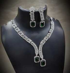 ชุดสร้อยคอเพชรประกายดาวแบบอเมริกันเครื่องประดับที่มีคุณภาพสูงสำหรับผู้หญิงเหมาะสำหรับงานปาร์ตี้และงานรื่นเริง - Product Image 1