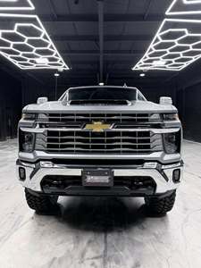 MINT RHD/LHD 2024 Silverado 2500 Duramax 4x4 HD Crew Cab - Product Image 4