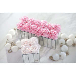 Boîte cadeau de roses éternelles Lexington, boîte carrée romantique de roses naturelles pour la Saint-Valentin et la fête des mères - Product Image 2