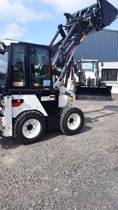 Nouveau mini-chargeur compact Hidromek 62ss 4x4 à traction intégrale avec godet, pompe hydraulique, boîte de vitesses, composants PLC, charge nominale de 1 à 4 tonnes - Product Image 5