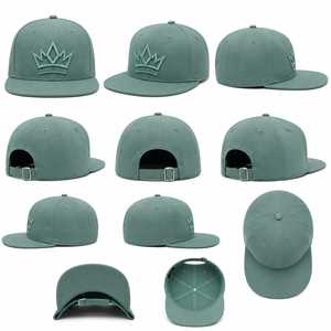 Gorra Deportiva Premium de 5 Paneles con Logotipo de Corona Bordado en 3D, Cierre a Presión, Visera Plana Ajustable - Product Image 6