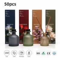 Ensemble diffuseur à bâtonnets 4 couleurs (Jaune, Violet, Ambre, Vert), Bouteille en verre transparent avec bouchon noir et bâtonnets diffuseurs, Marque privée, Vente en gros