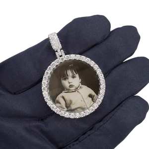 Pendentif photo personnalisé en or 14 carats avec moissanite, charme unique et personnalisé - Product Image 5