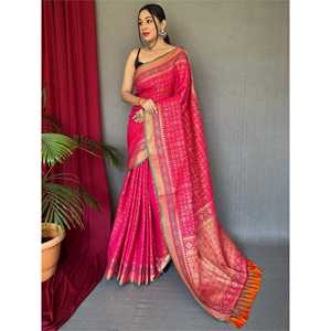 Fascinante Sari de Seda Estampado Patola Rosa, Elegante Ropa de Recepción para Ocasiones Especiales - Product Image 2