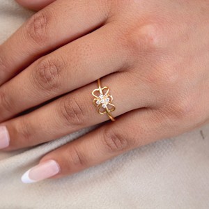 แหวนเพชรธรรมชาติที่ผ่านการรับรองจาก IGI ดีไซน์รูปทรงดอกไม้น้ำหนักเบาเรียบง่ายไร้กาลเวลาประกายของแท้ทำด้วยมือ - Product Image 6