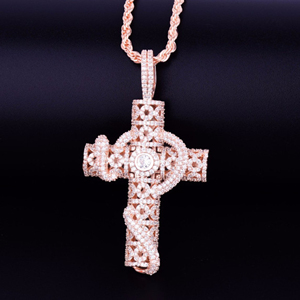 Concevez votre pendentif croix de jésus de rêve avec une moissanite de clarté VVS en superbe argent sterling 925 une pièce intemporelle - Product Image 5