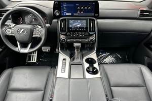 2021 SUV LX essence RWD Aspire d'occasion L-e-x-u-s avec sièges intérieurs en cuir légers - Product Image 2