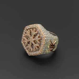 Anillo Cruzado de Plata de Ley 925 con Diamantes Moissanite VVS que Pasan el Test de Diamantes, Estilo Hip Hop, Personalizado y con Incrustaciones de Diamantes - Product Image 3