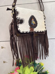 Sac à main élégant à franges en fourrure de vachette Petit sac à bandoulière bohème occidental Vente à chaud Sac à main en cuir Lettre Décoration Cuir de vache - Product Image 2