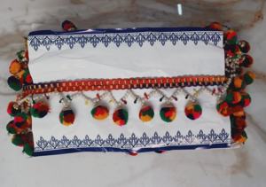 Beau travail d'appliques en dentelle douce pour les robes de créateurs Sarees Dupattas disponibles en rouleaux pour les acheteurs en gros - Product Image 2