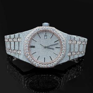 Montre cloutée à diamant Moissanite bicolore de style luxueux avec fonction de date de mouvement à quartz pour hommes et femmes - Product Image 4