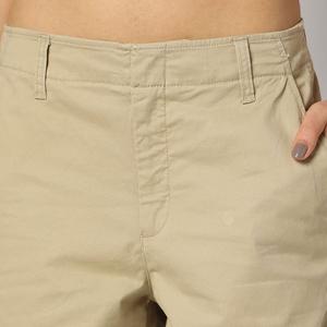 Court en jean pour femmes de qualité supérieure et économique Nouveau short en jean de couleur unie à porter à la mode pour femmes Service d'entretien OEM - Product Image 5