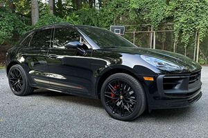 Porsche Macan GTS d'occasion certifiée propre, modèle 2023 - Product Image 4
