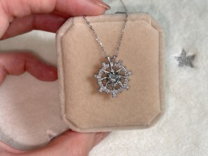 สร้อยเพชรมอยส์ซอไนต์สีเทาแบบ1.0CT สำหรับผู้หญิงจี้สร้อยคอเงินสเตอร์ลิงดีไซน์ท้องฟ้าสำหรับเป็นของขวัญเครื่องประดับทรงกลมเมอร์รี่โกลด์สำหรับผู้หญิง - Product Image 5