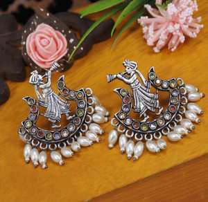 Pendientes Colgantes de Clarinete con Perlas de Imitación Plateadas para Mujer, Diseño Antiguo de Moda, Casuales para Fiesta, Estilo Hindú - Product Image 1