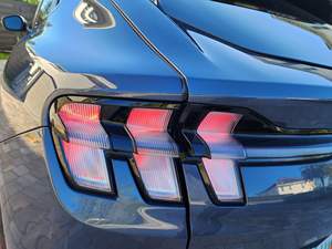 2021 pour Ford Mustang Mach-E Premium SUV voiture électrique 300 km gamme infinie bleu batterie au Lithium boîte de vitesses automatique gauche - Product Image 3