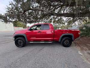 Toyota Tundra SR5 2017 Rojo Brillante Oscuro, Doble Cabina, 4L, Usado, Techo Solar, Asientos de Cuero, Transmisión Automática, Sistema de Navegación R18 - Product Image 2