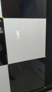 เครื่องเคลือบดินเผาเคลือบสีขาวดำพิเศษขนาด60x120ซม. gvt ความเงางามมันวาวทนทานสูง - Product Image 5