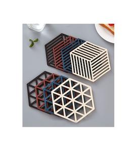 Posavasos de madera con diseño de corte por láser con patrones florales rosas detallados, ideal para decoración de regalo de boda romántica rústica - Product Image 1