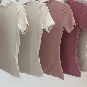 Camiseta de algodón orgánico 100% con estampado de letras para mujer, camiseta informal de verano transpirable de secado rápido con diseño personalizable - Product Image 1