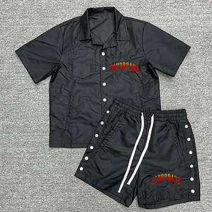 Ensemble de survêtement streetwear pour homme avec logo personnalisé, en tissu tricoté respirant en PU, coupe-vent et short, idéal pour l'été - Product Image 4