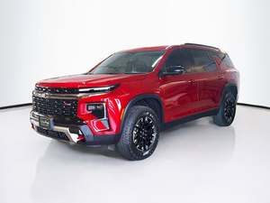 Chevrolet Traverse Z71 AWD SUV 2024, conduite à gauche, avec pneus R20, intérieur foncé, sièges en cuir, transmission automatique, 7 places - Product Image 2