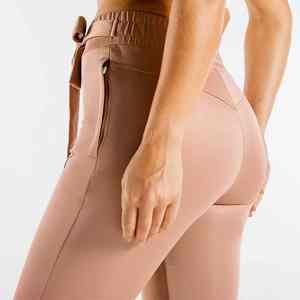 ชุดออกกำลังกายผู้หญิงคุณภาพสูง แบรนด์ UNIQUE GYM WEAR กางเกงจ็อกเกอร์ขายาวผ้าฟลีซแบบมีเชือกผูกเอว ผลิตจากวัสดุที่เป็นมิตรต่อสิ่งแวดล้อมและระบายอากาศได้ดี เหมาะสำหรับใส่เล่นกีฬาในฤดูหนาว - Product Image 2