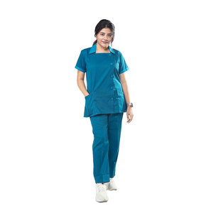 Ensemble de Blouse et Pantalon Médical Femme Haute Qualité, Faible MOQ, Manches Courtes, Fermeture Latérale à Boutons, Respirant, Séchage Rapide, Personnalisable pour Hôpital - Product Image 1