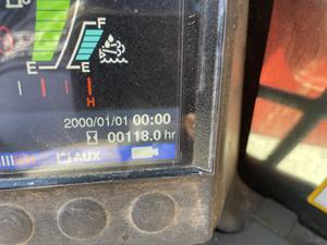 Chargeuse compacte diesel Takeuchi TL12V2 2020 avec moteur Kubota, boîte de vitesses et roulements Eaton haute efficacité - Product Image 3