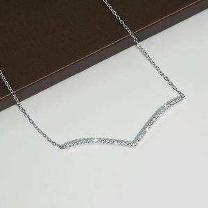 จี้เพชรโมอิสซาไนต์ทรงตัววีแบบใหม่ ประดับเงินแท้ 925 สร้อยคอสำหรับผู้หญิง ของขวัญวันวาเลนไทน์ วันเกิด - Product Image 3