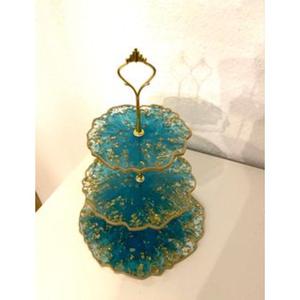 Soporte de pastel de resina de diseñador con acabado de resina vertida a mano que garantiza una exhibición de postres visualmente impresionante para configuraciones de eventos de lujo - Product Image 3