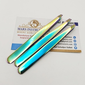 Pinzas para cejas de acero inoxidable dorado de alta calidad con punta inclinada sostenible para depilación de cejas - Product Image 1