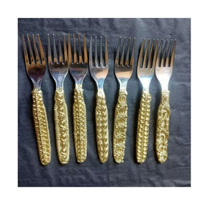 Fourchette à cocktail en laiton avec poignée sculptée en acier miroir Prix de gros Fourchette à fruits dorés élégante pour restaurant à domicile et hôtel - Product Image 1