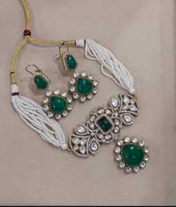 Boucles d'oreilles à la mode en plaqué or mat Polki Kundan Choker Set Bijoux élégants pour les célébrations de mariage et d'anniversaire - Product Image 3