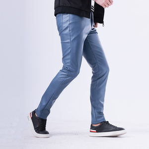 กางเกงหนังสีดำคุณภาพสูงสำหรับผู้ชาย ดีไซน์เนอร์แบรนด์ดัง ทรงสลิม น้ำหนักเบา ผลิตจากหนัง PU นุ่ม พร้อมกระเป๋าซิปแบบสั่งทำพิเศษ - Product Image 3