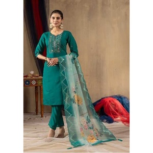 Elegante Conjunto Kurti de Seda Romana Bordado a Mano con Hilos Multicolores, Traje Tradicional para Fiestas - Product Image 4