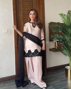 Crêpe française trois pièces Salwar Kameez de créateur moderne farsi avec perles et broderie séquentielle à séchage rapide pour les fêtes - Product Image 4