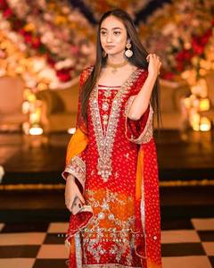 Beau haut prêt à porter et Dupatta avec impression numérique avec broderie lourde - Product Image 4