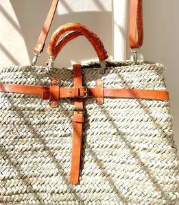 Sac fourre-tout en osier avec poignées en cuir marron - panier marocain fait main à Marrakech, sac fourre-tout bohème chic et robuste - Product Image 1