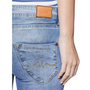 Nouveau design de pantalon en jean skinny taille basse pour femmes pantalon d'été personnalisé et décontracté de qualité supérieure en jean délavé pour femmes à des prix abordables - Product Image 5