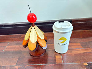 Salvamanteles Navideño de Madera de Nogal, 3 Capas, Hecho a Mano, Ecológico, Resistente al Calor, Tamaño 25 cm - Product Image 3