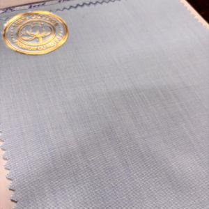 Un tissu doux en flanelle mélangeant le polyester et le coton, idéal pour les chemises douillettes et les robes décontractées - Product Image 3