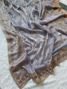 Sari en satin doux pour femmes avec broderie lourde, travail Zari Siroski sur toute la surface, beau bord festonné fini - Product Image 2