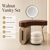 Ensemble de coiffeuse de luxe en noyer sur mesure avec miroir LED, tabouret et rangement pour hôtel et villa