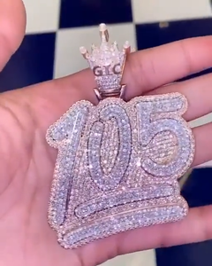 Colgante de Plata de Ley 925 con Baño de Rodio, Diseño de Corona con Número Personalizado, Diamante Moissanita VVS Brillante, para Fiestas - Product Image 1
