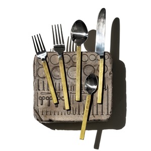 Vente en gros de couverts en métal avec manche doré, cuillère, fourchette et couteau pour la décoration de table de l'Inde - Product Image 2