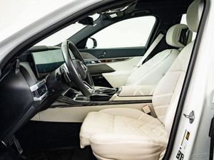รถยนต์ BMW ซีรีส์ 7 รุ่น 740i XDrive ปี 2024 สภาพดีเยี่ยม ใช้งานน้อย พร้อมจัดส่งทั่วโลก - Product Image 6