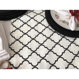 SET di presentazione da tavolo sfondo bianco modello marocchino nero