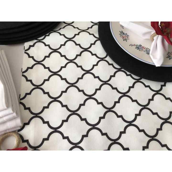 TABLE PRESENTATION SET WHITE BACKGROUND BLACK MOROCCAN PATTERN
