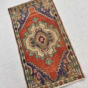 1.5x2.8 ft Small Vintage Turkish Rug, <b>Red</b> Camouflage <b>Wool</b> Rug - Product Image 2